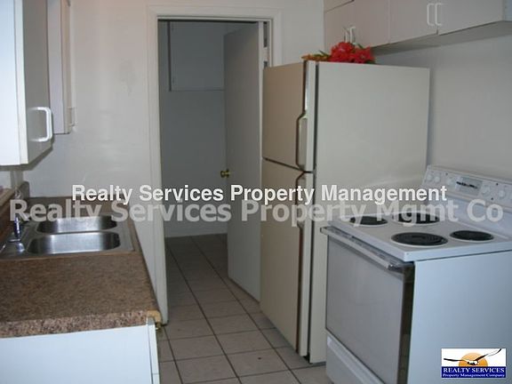 2nd image of 2641 Ashwood St