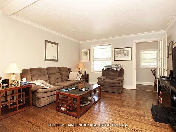 3rd image of 64 Grenfell St