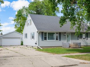 1802 12th Ave N, Grand Forks, ND 58203