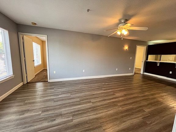 4th image of 523 Parkway #102