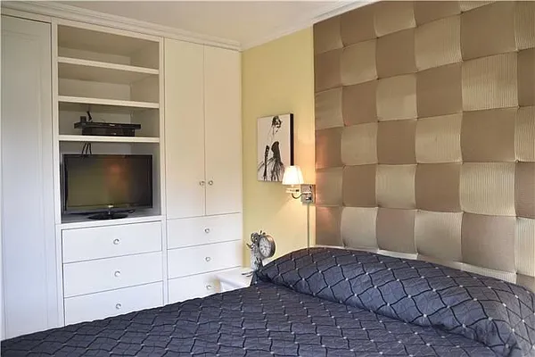 Sold by Maxwell Jacobs | media 13