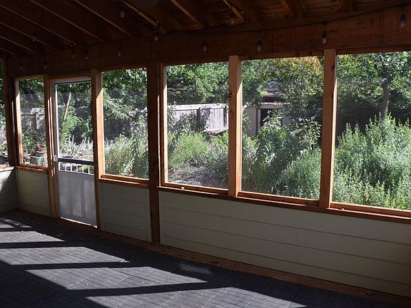 Screen room