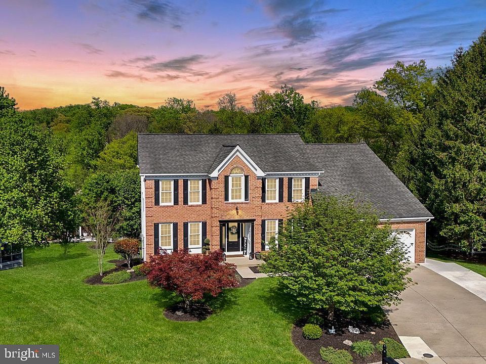 1st image of 906 Featherstone Ct