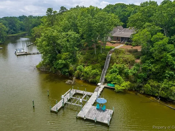 116 Point Cove Ln, Hardyville, VA 23070