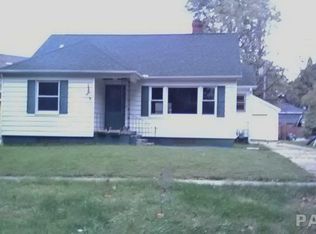 405 W 4th St, Delavan, IL 61734