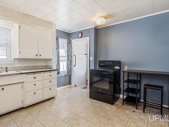 5th image of 213 Roseland St