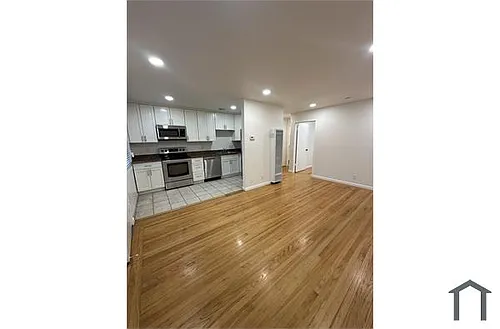 5445 Broadway Photo 1