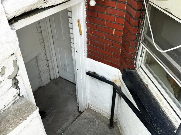 1013 Avenue M image 4 of 17