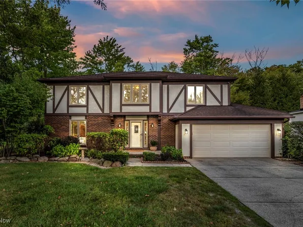 35737 Meadowdale Dr, Solon, OH 44139