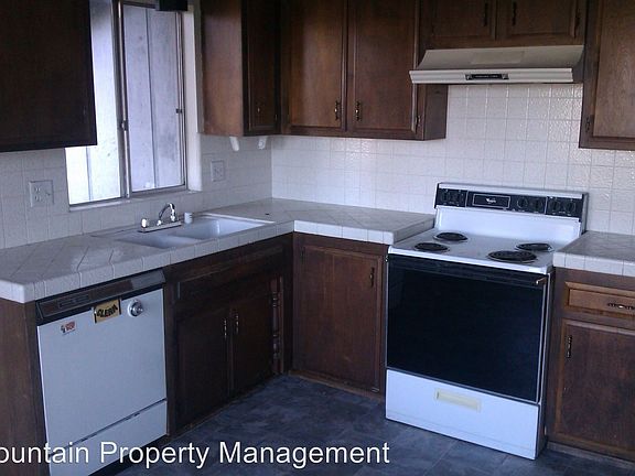 3rd image of 23833 Lakeview Dr