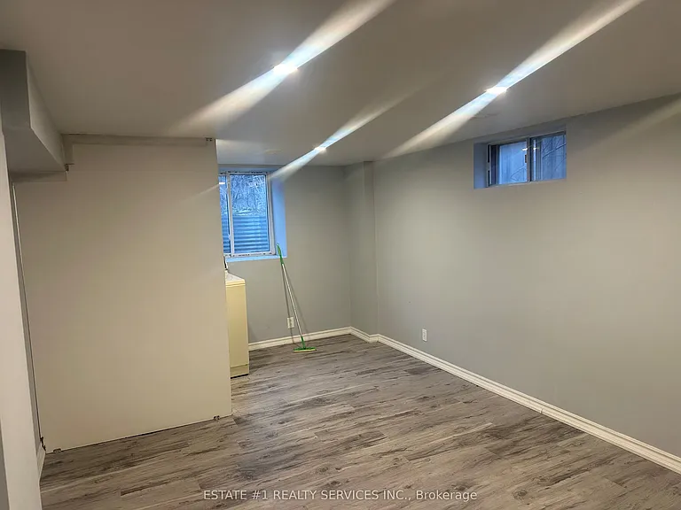 176 Kenneth Ave — Photo 11
