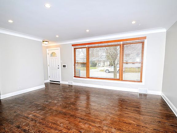 5th image of 8824 S Talman Ave