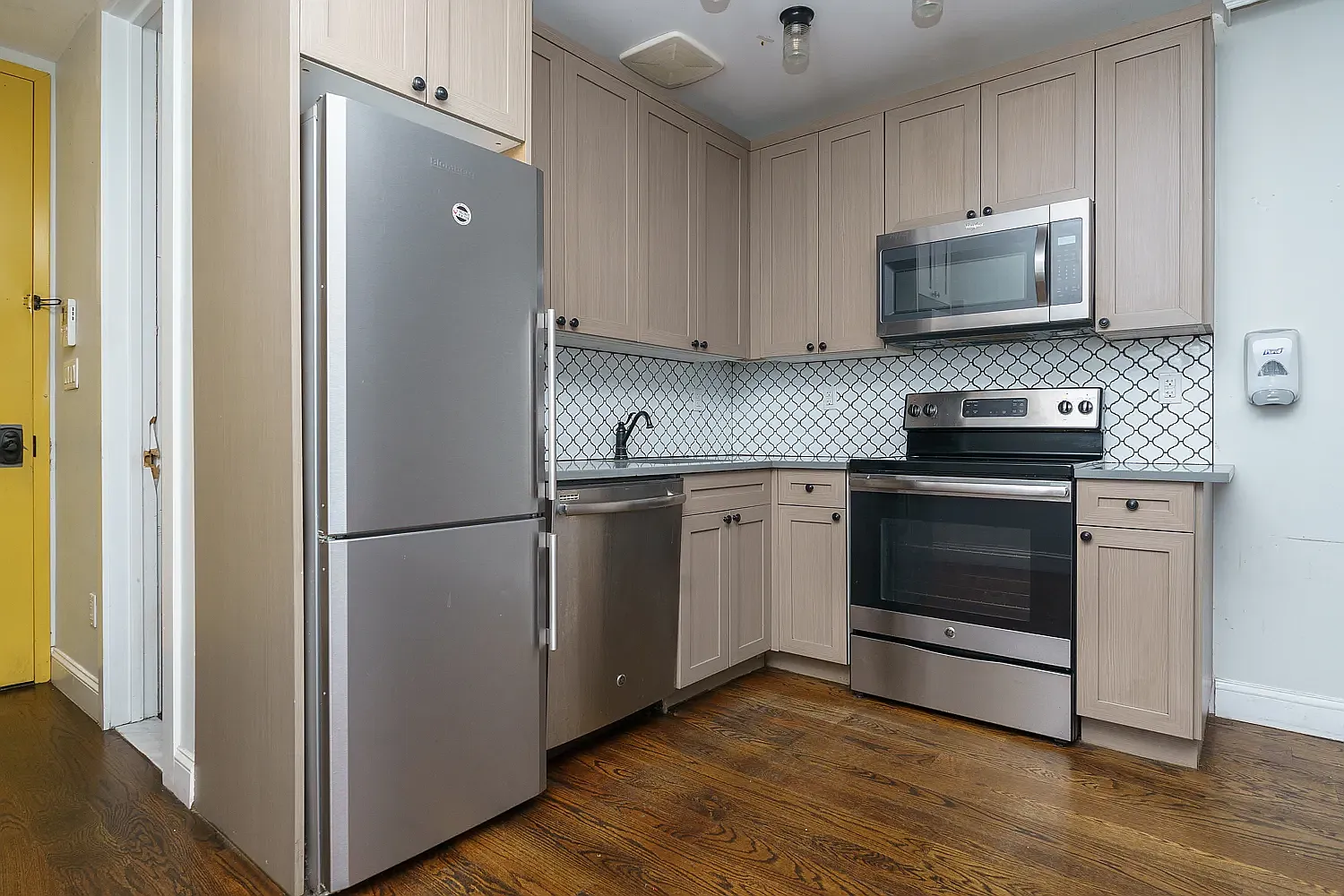 6080 Myrtle Ave — Photo 4