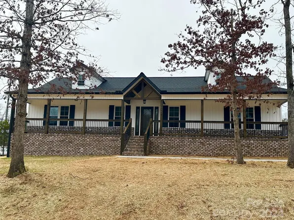 105 Deer Ridge Dr, Hudson, NC 28638