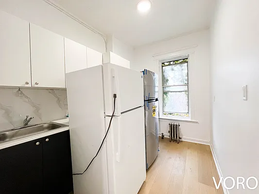 Rented by Voro, LLC | media 6