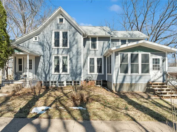 419 3rd St NW, Mount Vernon, IA 52314