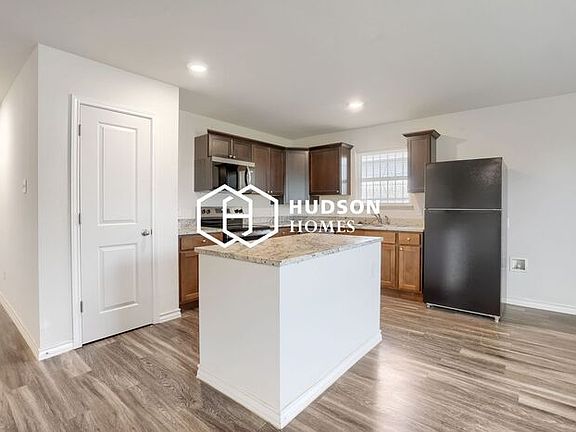 5th image of 3208 Baylor St