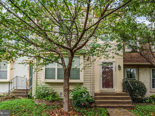 5809 Waterdale Ct, Centreville, VA 20121