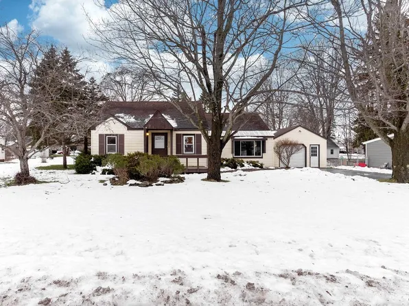 8583 Weaver Rd, Cicero, NY 13039