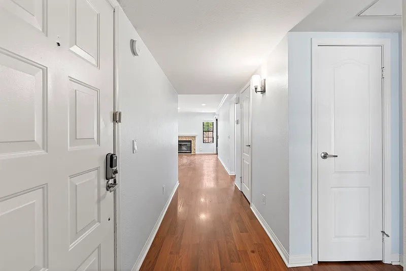 2 bed, 2.0 bath, 1036 sqft, $2,825 — Photo 2