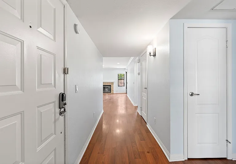 12059 Alta Carmel Ct — Photo 2