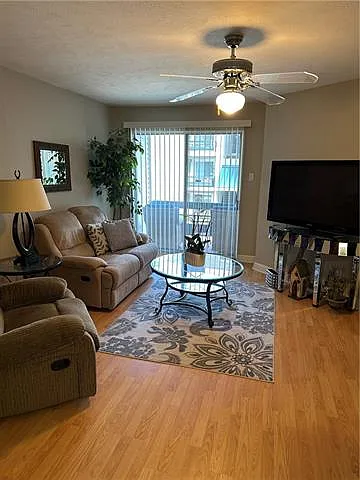 1 bed, 1.0 bath, 672 sqft, $2,100 — Photo 2