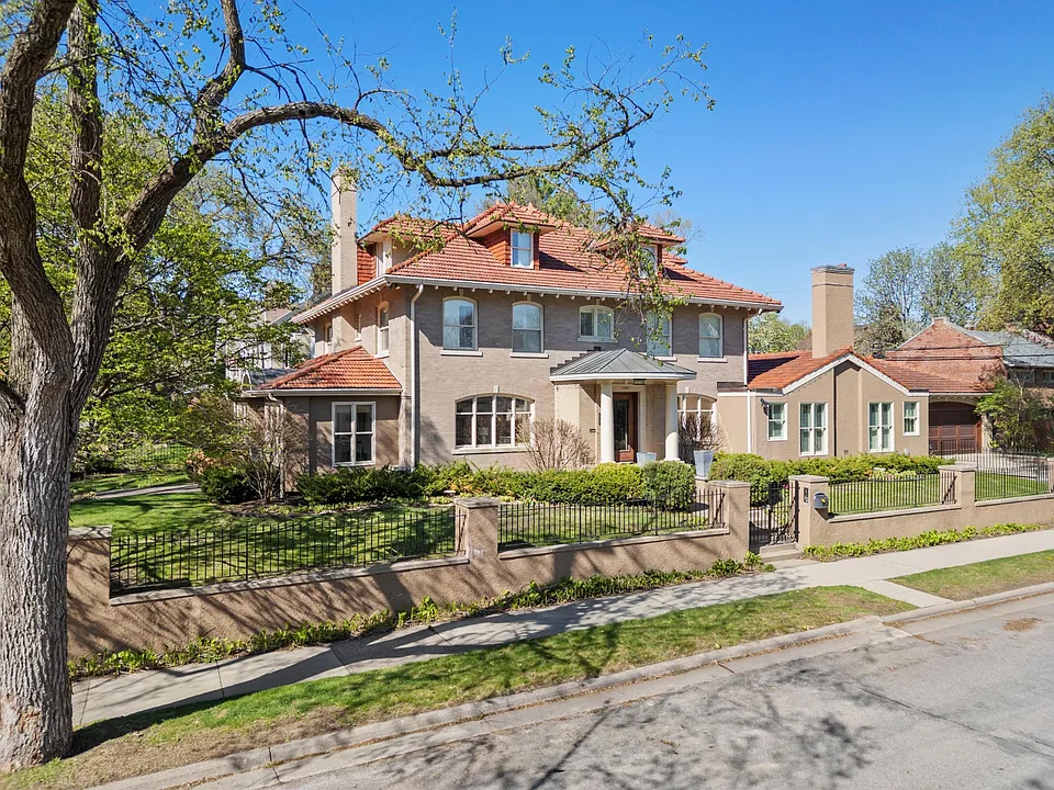 1724 Summit Ave #R