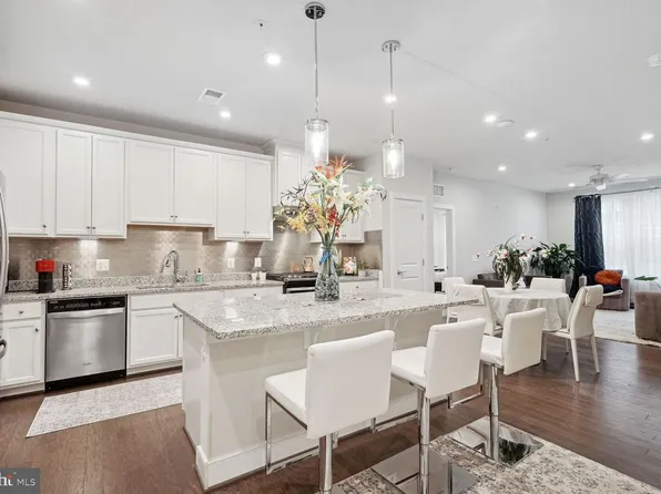 2329 Wind Charm St Unit 103, Herndon, VA 20171