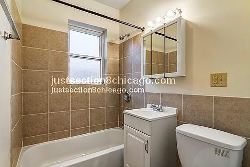 2nd image of 7417 S Kimbark Ave APT 1W