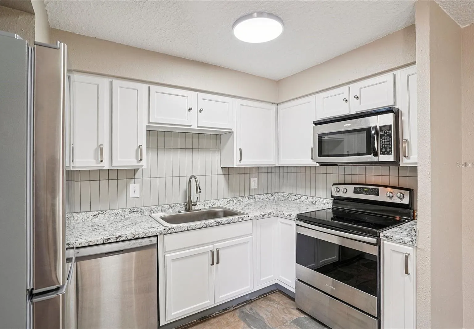 2 bed, 900 sqft, $1,500 — Photo 3