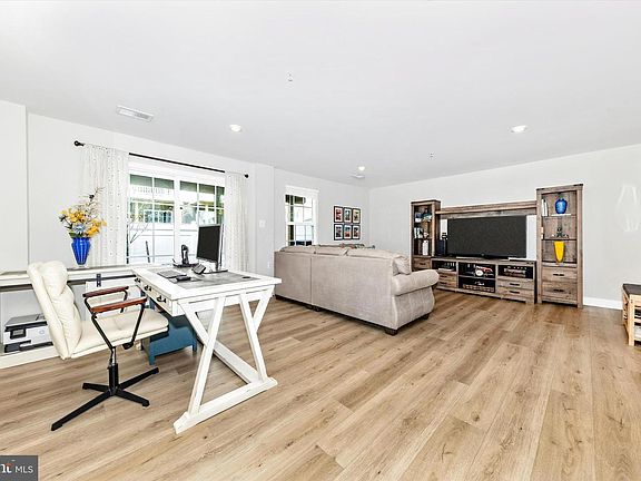 5th image of 249 Edwin Rd
