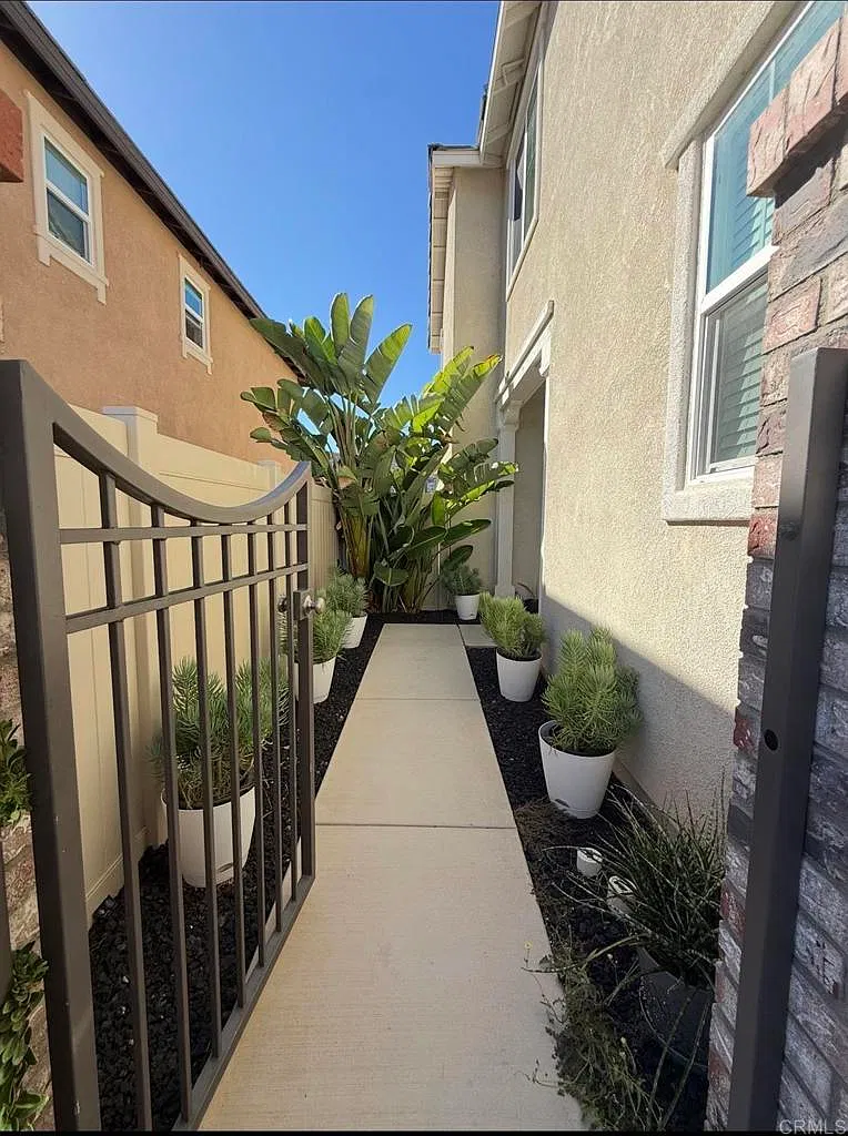 4 bed, 2445 sqft, $4,400 — Photo 3