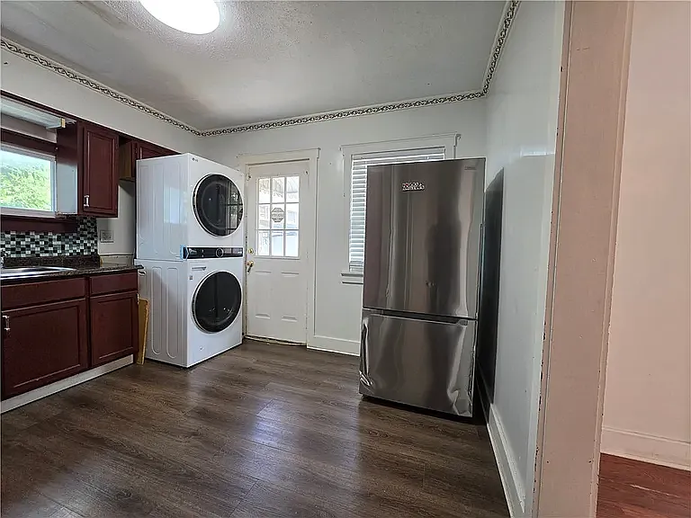 1150 Beaumont Ave — Photo 8