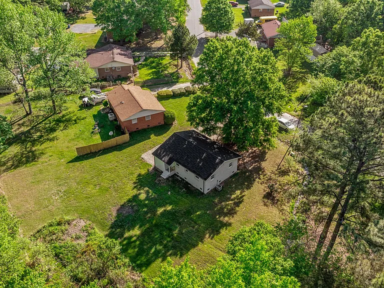 432 Springhill Dr — Photo 11