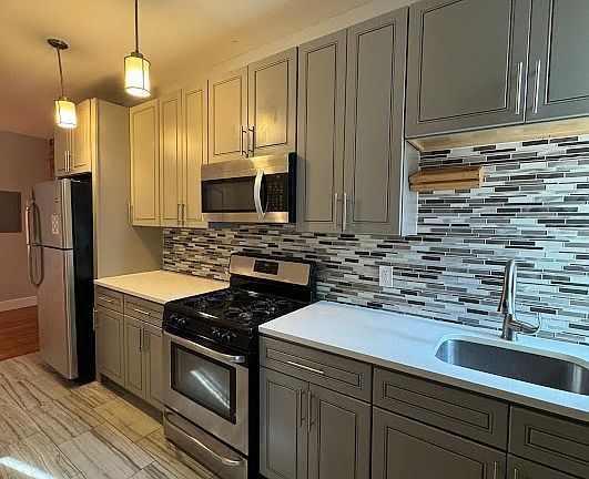 2nd image of 581 Bramhall Ave #1