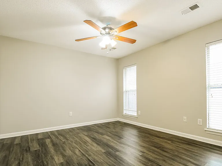 799 Grant Dr — Photo 10