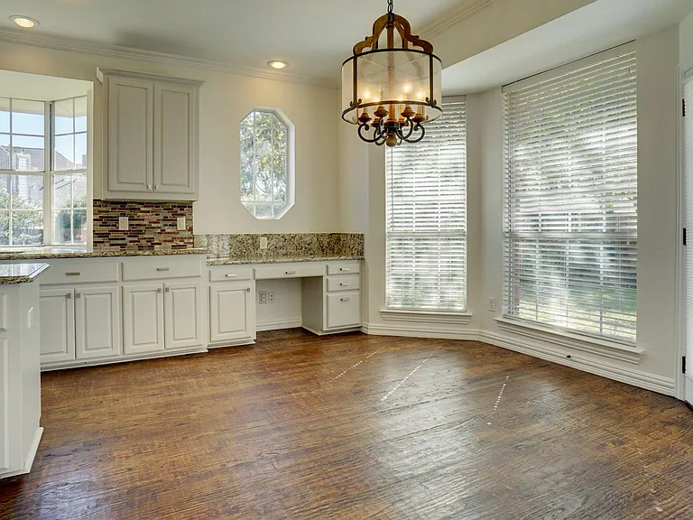 1307 Normandy Dr — Photo 16