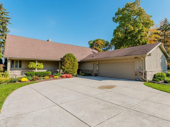 N60W39586 Mary LANE, Oconomowoc, WI 53066