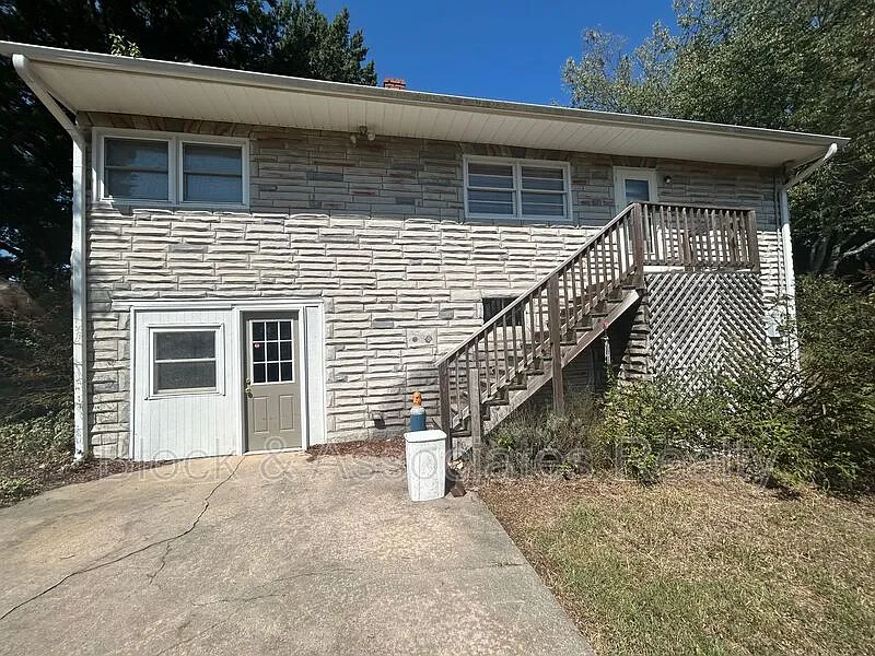 7011 Belews Creek Rd