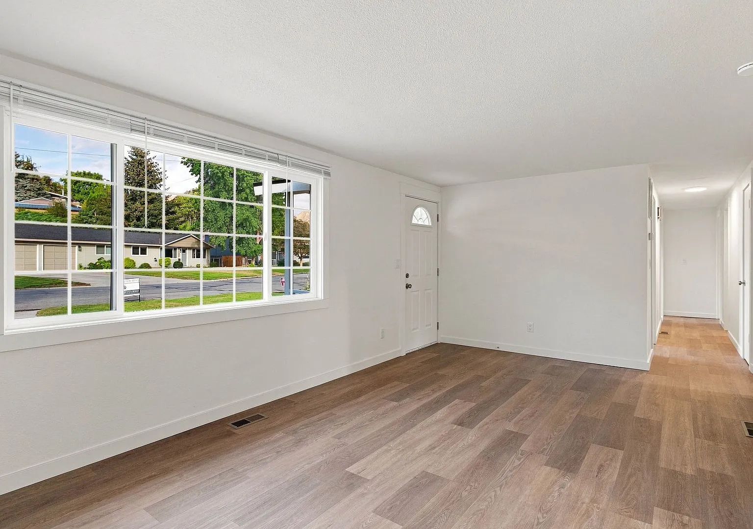 Charming 3-bedroom, 2-bathroom home — Photo 3