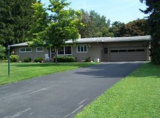 52 Ellison Hills Dr, Rochester, NY 14625