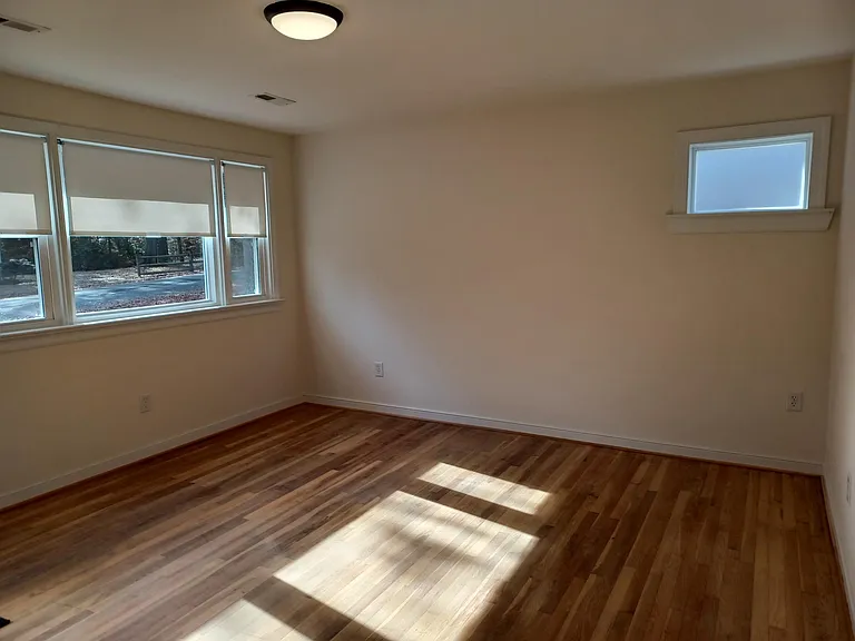 210 N Cedar Ave — Photo 1