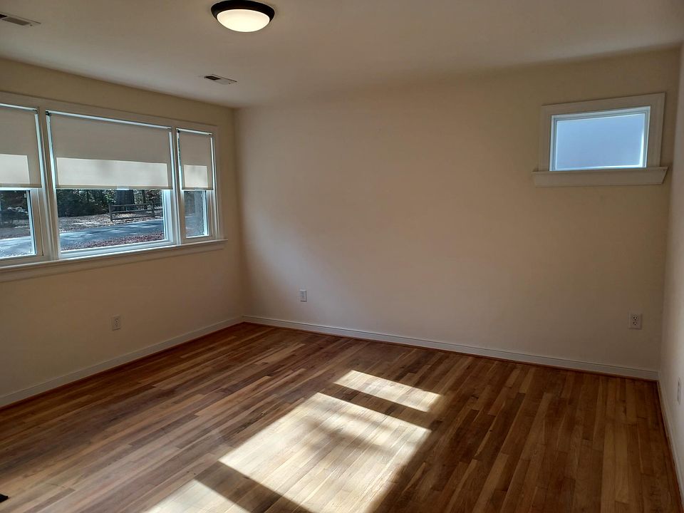 1st image of 210 N Cedar Ave