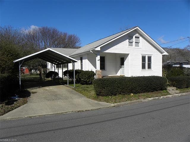 1st image of 636 Camelot Dr