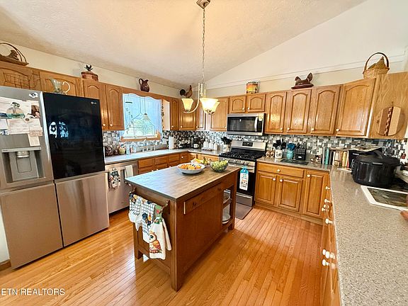 4th image of 158 Sunny Dale Ln