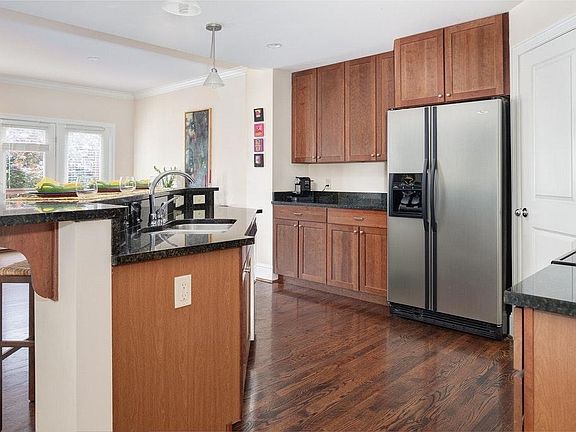 5th image of 4261 Olive St