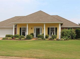 628 Summer Pl, Flowood, MS 39232