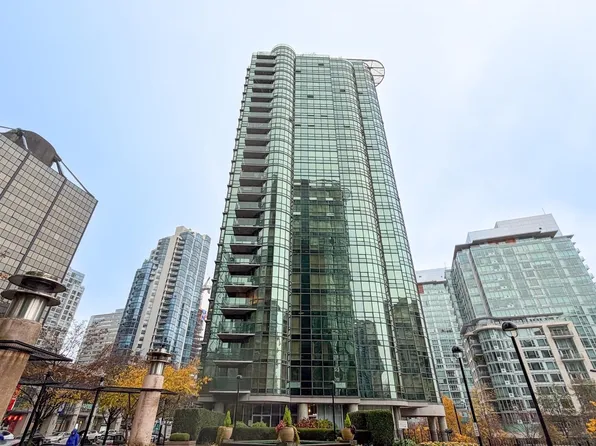 588 Broughton St #506, Vancouver, BC V6G 3E3