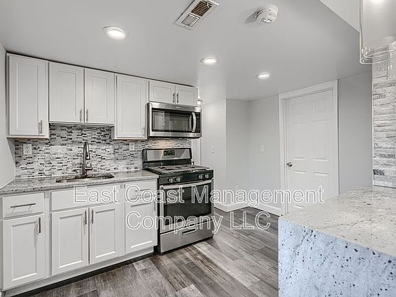 3rd image of 4012 Fernhill Ave APT 3