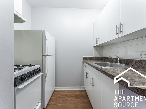 3rd image of 4241 N Kenmore Ave Unit 106